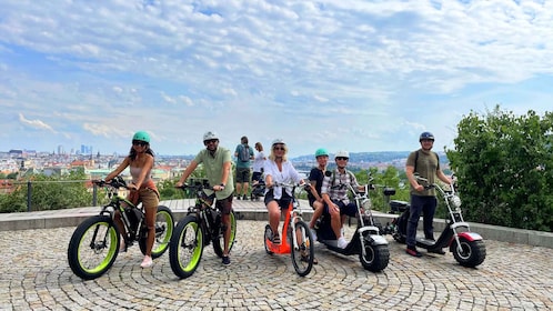 Prahan näköalapaikat: ✅ Opastettu sähköinen Fat Bike Tour
