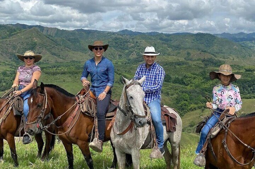 Half-Day Horseback Riding Tour and Buffet in Guanajuato