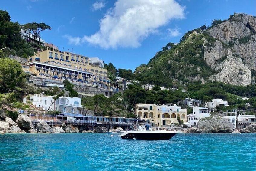 Private Full-Day Comfort Boat Tour in Capri and Positano