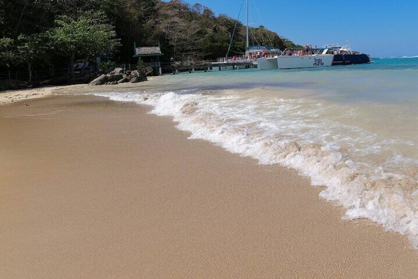 This beautiful beach lies at the foot of the magestic Dunn's River waterfalls which flows into the Caribbean sea. Spend your day lounging by the beach or swim in the calm and warm ocean.