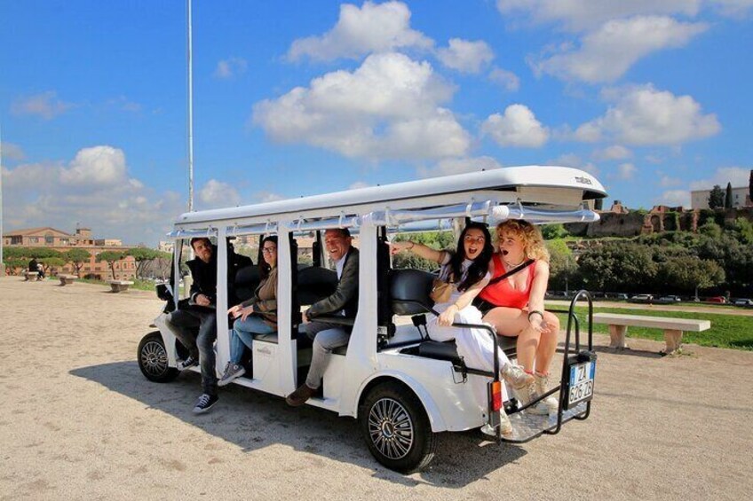 Tour of Rome by golf car for small groups