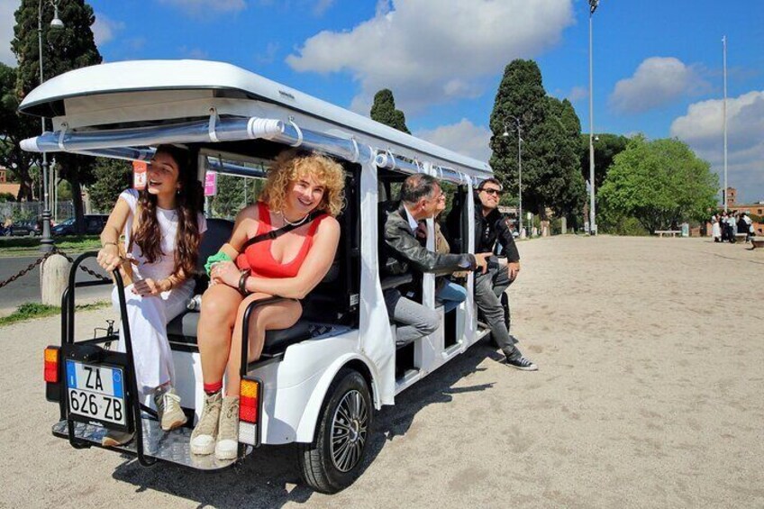 Tour of Rome by golf car for small groups