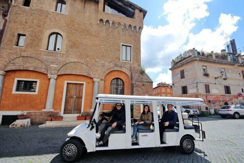 Tour of Rome by golf car for small groups