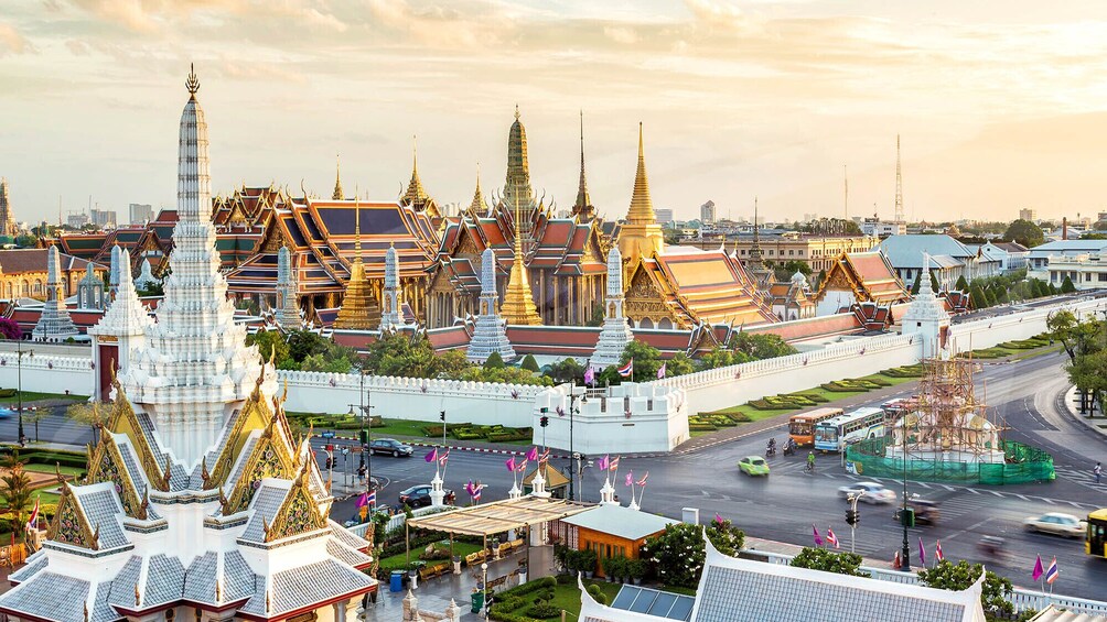 1Explore Bangkok from Hua Hin: A Cultural and Architectural Full-Day Tour