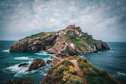 Bilbao: Gaztelugatxe, Bermeo, Mundaka, and Gernika with Txakoli