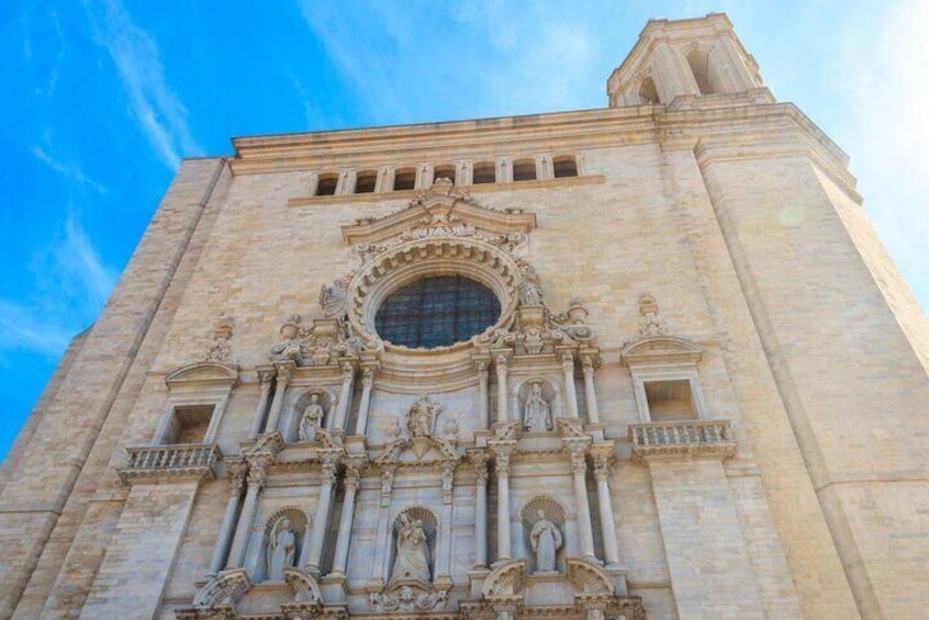 Girona, Museum Dalí and Cadaques Day Tour from Barcelona