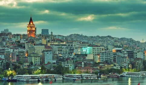 Tur Jalan Kaki Galata: Menara Galata, Jembatan Galata, Pasar Rempah-rempah ...