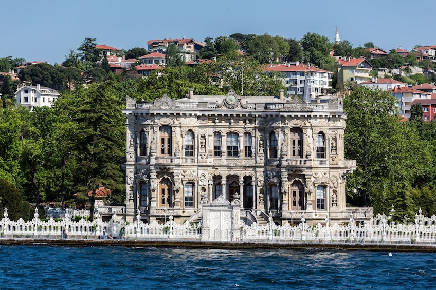 Palaces by the Bosphorus Hop-On/Hop-Off Boat Tour – Full Day