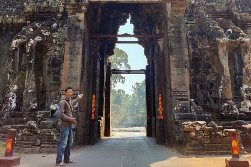 I show you the mystic of Angkor Wat 