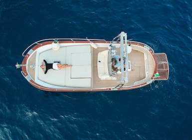 Amalfi Coast : Excursion en bateau privé avec Prosecco et plongée en apnée