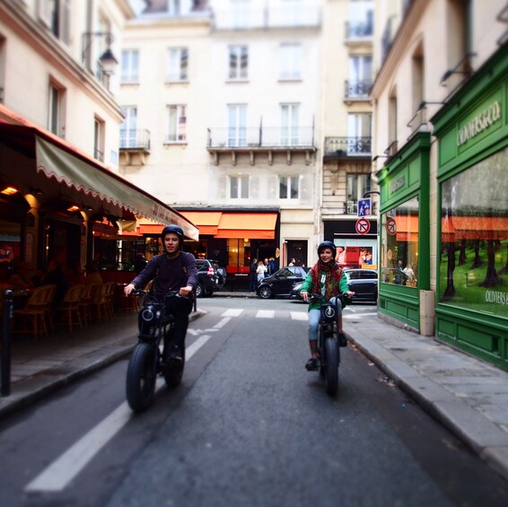 Picture 3 for Activity Paris: City Highlights Private Electric Bike Tour with video