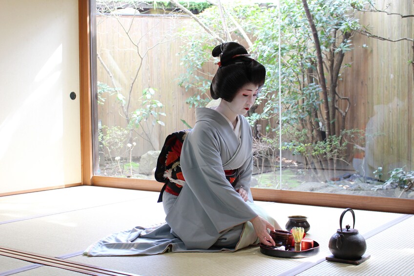 Full-Day Bus Tour to Kyoto with Fushimi Inari&Maiko Meeting