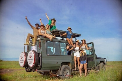 4 Days Safari Adventure Maasai Mara and Nakuru Park Group