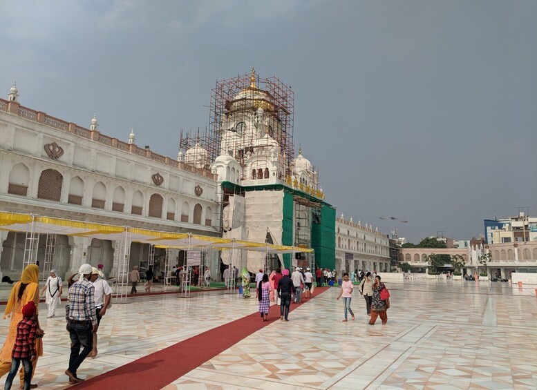 Picture 5 for Activity Amritsar: Golden Temple Jallianwala Bagh & Wagah Border tour