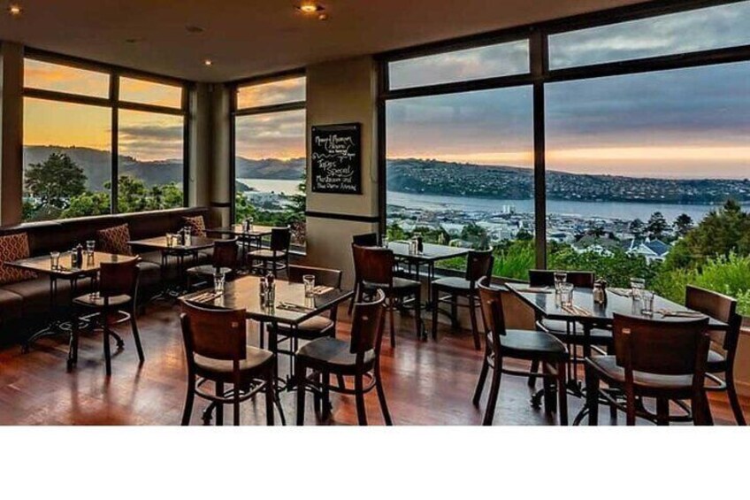 Stop for lunch with spectacular views at Luna Restaurant in Rosyln. Price of lunch not included in tour.
