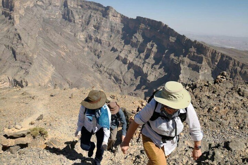 Private Full Day Guided Balcony Walk Hiking to Jebel Shams