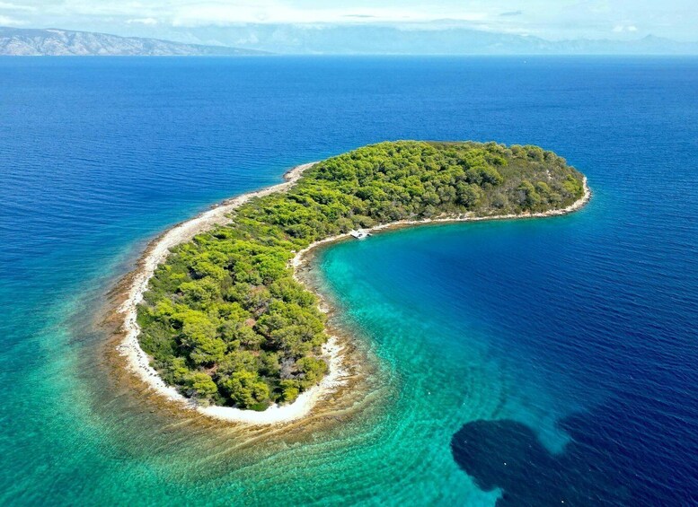 From Makarska: Hvar Island North Shore Speedboat Tour