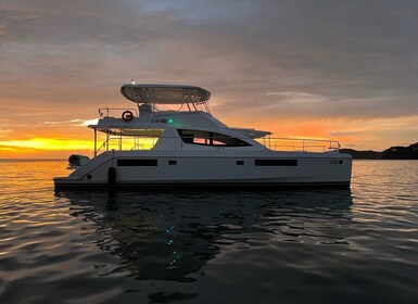 Tamarindo: Ganztägige Yachttour mit Strandstopps und Mittagessen