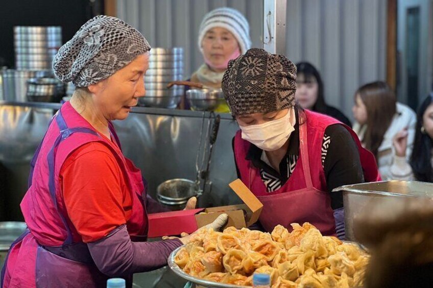 Unique Authentic Food Adventure in Gwangjang Market 