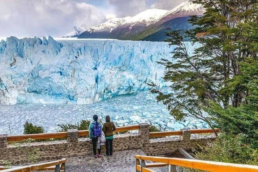 Tour to the Perito Moreno Glacier with Boat Navigation