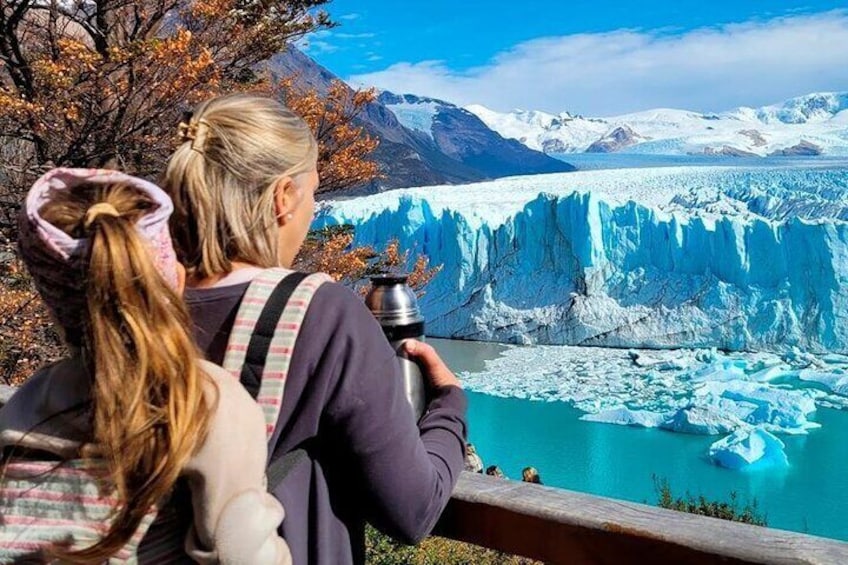 Tour to the Perito Moreno Glacier with Boat Navigation