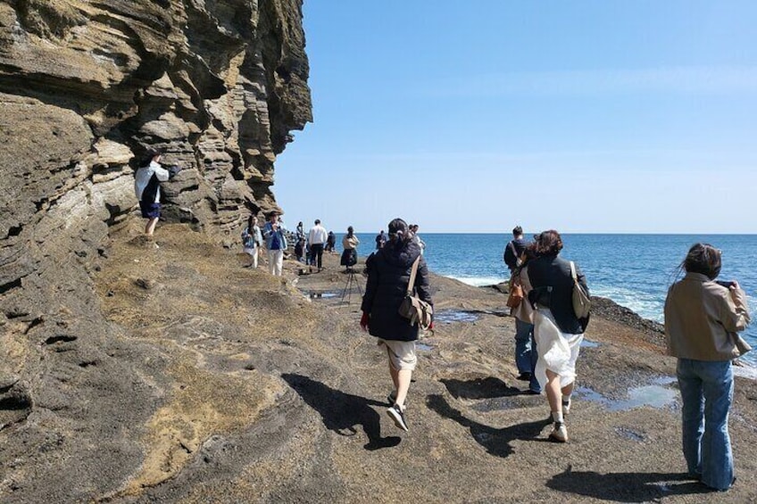 Full-Day Bus Tour With License Guided to west Jeju island