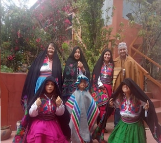 Depuis Puno : visite de l'île de Taquile et des habitants d'Uros avec déjeu...