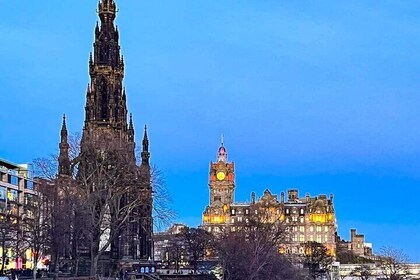 Private Walking Tour to Edinburgh Castle and Holyrood Palace