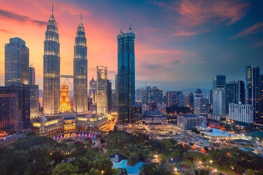 Kuala Lumpur Tour: Petronas Twin Towers Observe Deck & Batu Caves