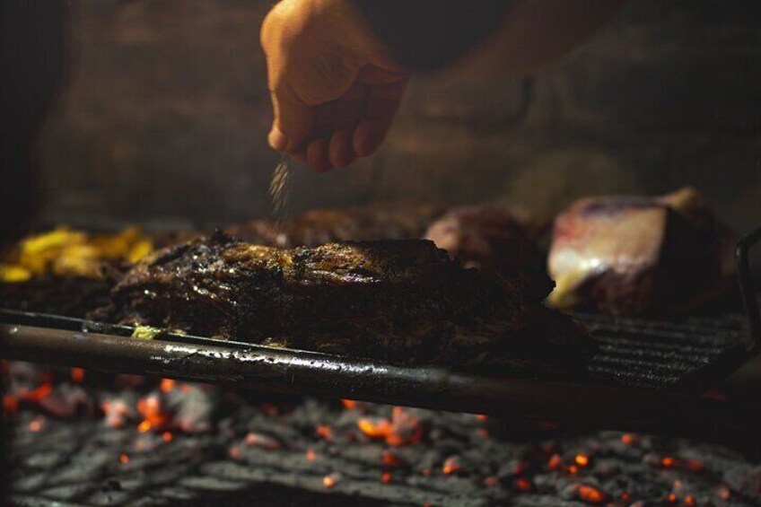 Gastronomic experience with barbecue class in Mendoza.