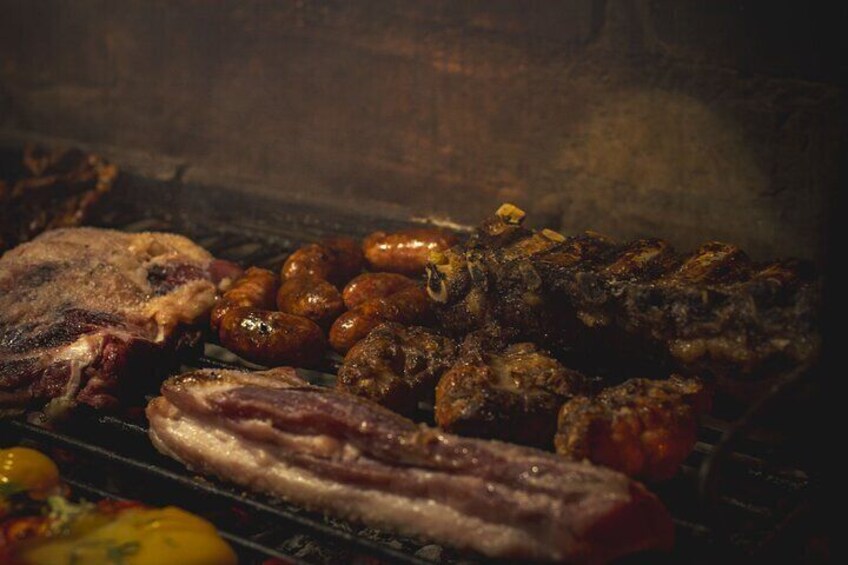 Gastronomic experience with barbecue class in Mendoza.