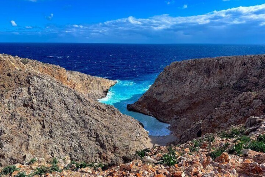 Discover Akrotiri: A Full-Day Private Adventure of Scenic Wonders