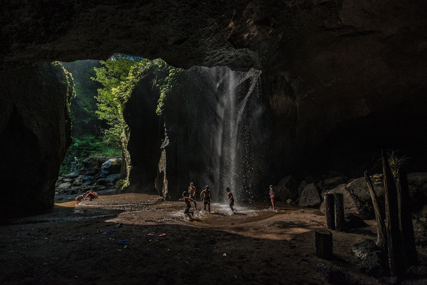 Bali Instagram Tour: Lempuyang Temple, Tukad Cepung Waterfall and More