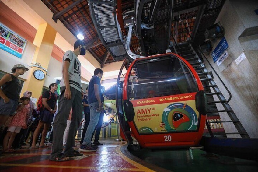 Gondola cable car