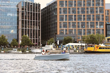 Washington DC : The Wharf Self-Driven Boat Tour avec carte