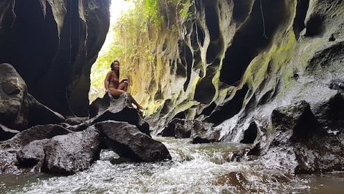 巴厘岛探险之旅：隐秘峡谷徒步旅行、果阿伽伽寺等