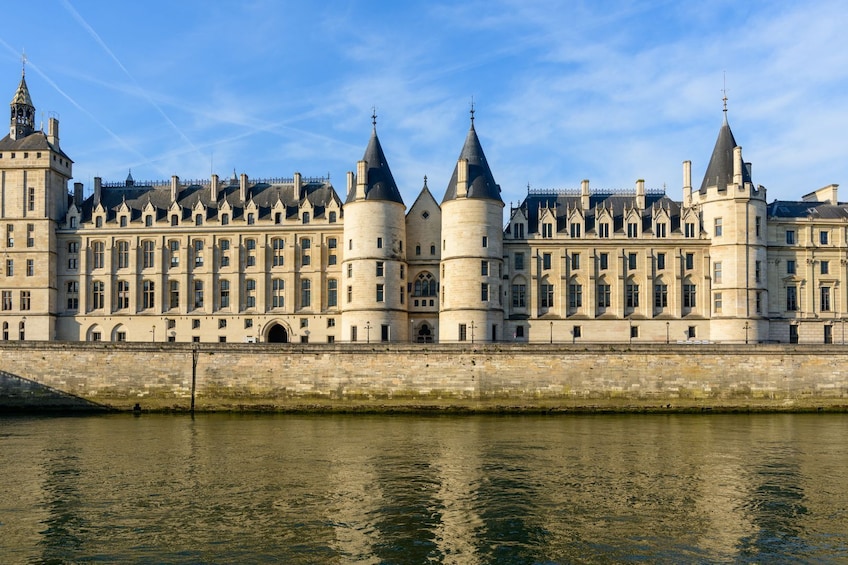 La Conciergerie Ticket & In-App Audio Tour: From Royal Palace to Prison
