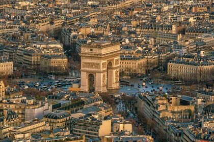 Pass prioritaire sur le toit de l'Arc de Triomphe et croisière sur la Seine