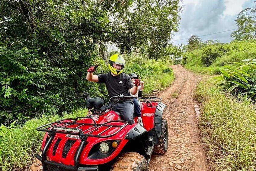 Unique 4 wheel adventure on a Pineapple Farm in Panama