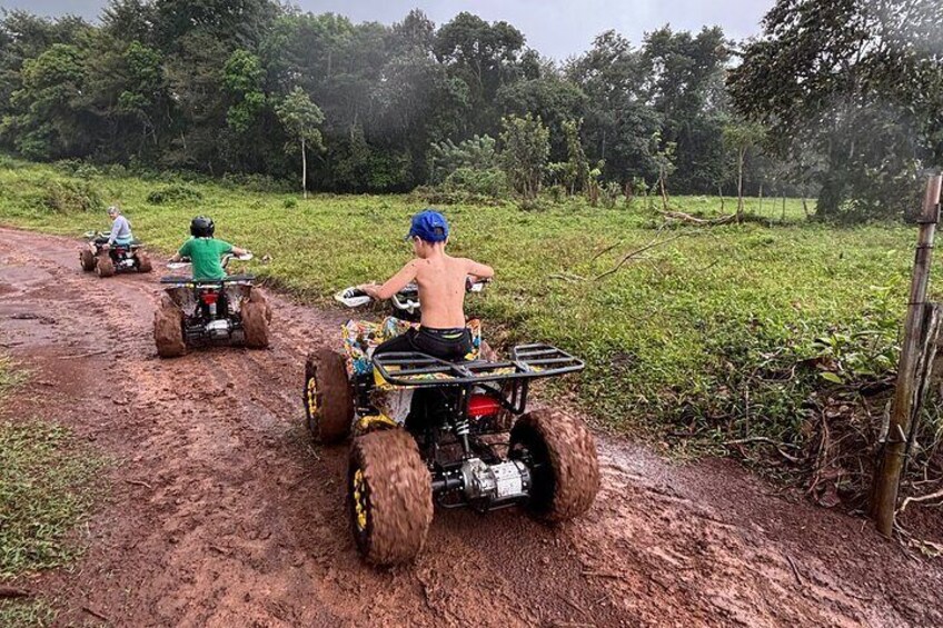 Unique 4 wheel adventure on a Pineapple Farm in Panama