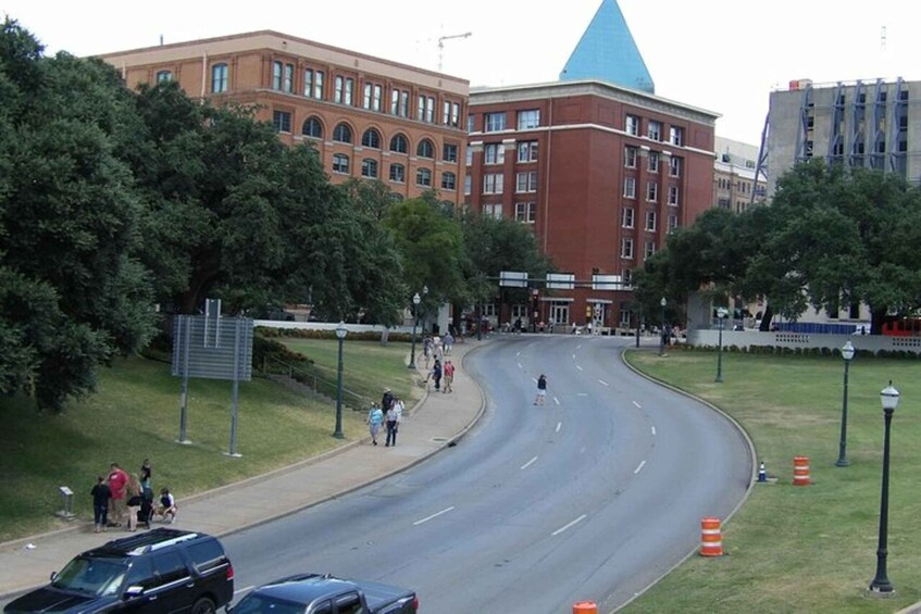 Picture 1 for Activity Dallas: 2-Hour JFK Assassination Tour without Museum