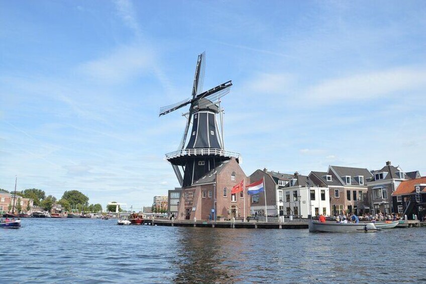 Walking Tour with Audioguide on a Smartphone in Haarlem 