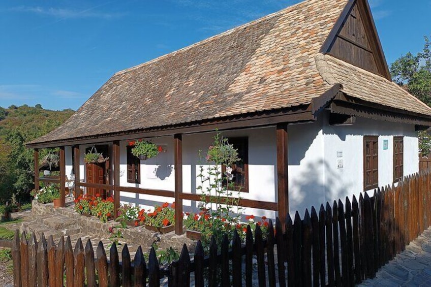Private Guided Tour to Holloko and Eger Castle by car