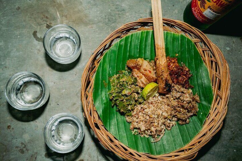 Mixed Balinese specialities - Pork rendang, lawar, sate lalit, be genyol and serapah