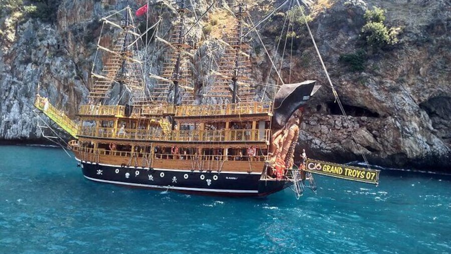 Alanya Pirate Boat Trip With Unlimited Drinks & Lunch