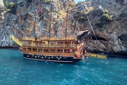 Alanya Pirate Boat Trip With Unlimited Drinks & Lunch