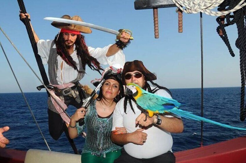 Alanya Pirate Boat Trip With Unlimited Drinks & Lunch