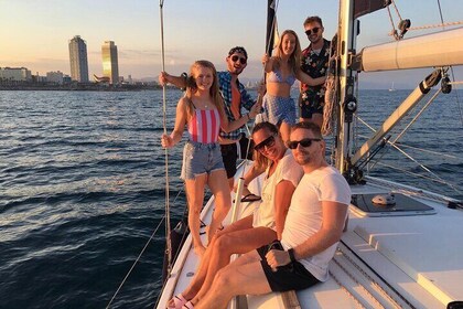 Barcelona Sunset Cruise med åben bar i Cava