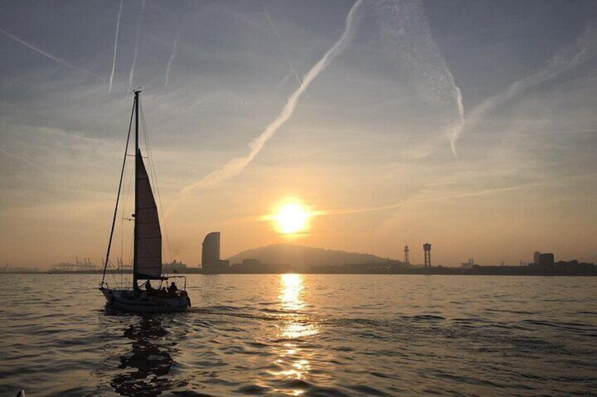Sunset boat trip in Barcelona with cava