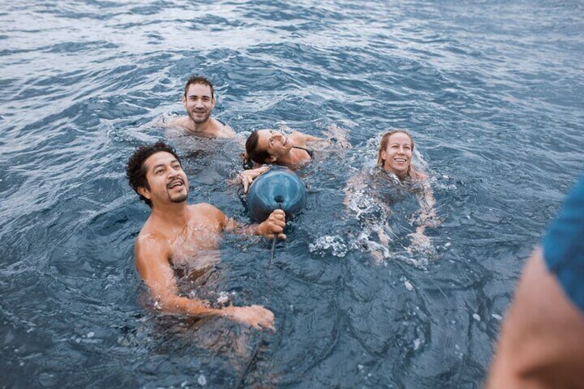 Sunset boat trip in Barcelona with cava
